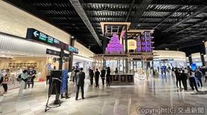 国際線旅客ターミナルの免税店エリア。中央がシンボルオブジェ「ＹＡＧＵＲＡ」