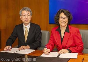 締結式に出席した石橋学副社長執行役員（左）（ＲＰＩ社提供）