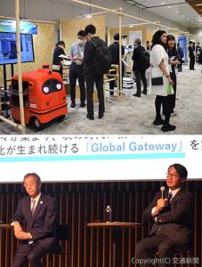 ㊤多くの来場者でにぎわったブース㊦特別セッションに登壇した喜㔟社長