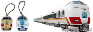 ㊨記念ラッピング列車㊧アクリルキーホルダーのイメージ（ＪＲ西日本提供）