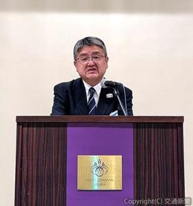 あいさつする長戸本部長