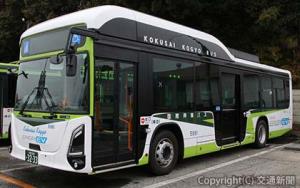 国産初のＥＶ（電気自動車）バス「エルガＥＶ」（国際興業提供）