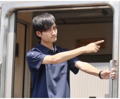 半袖ポロシャツのイメージ（井原鉄道提供）