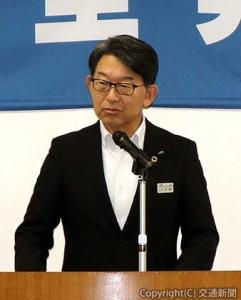 あいさつする犬飼社長