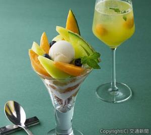 夏のご褒美にぴったりのメロンパフェとメロンスカッシュのイメージ（東京ステーションホテル提供）