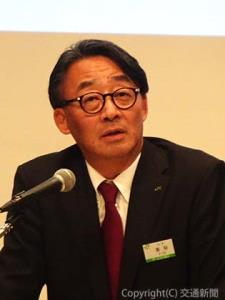 あいさつする喜㔟社長