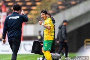 84分に投入され、昨季第17節以来約１年ぶりにリーグ戦のピッチに立った米倉。89分にはオーバーヘッドシュートを放ったがＧＫの好守に阻まれた（山口戦）(ジェフユナイテッド提供)ⓒＪＥＦＵＮＩＴＥＤ