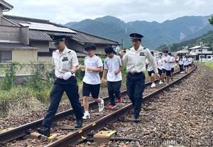 三重県立尾鷲高校の生徒を対象に津波避難訓練を実施（ＪＲ東海提供）