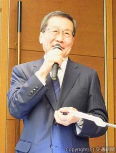 論文の内容を紹介する中井氏