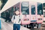 「アンパンマン列車ひろば」、高松、松山、徳島駅などにある「アンパンマンベンチ」などで、車両や関連する背景と人物を一緒に撮影したイメージ写真（ＪＲ四国提供）