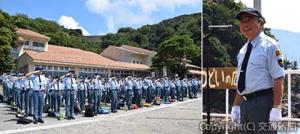 ㊧開営式に臨む団員㊨あいさつ伊藤会長