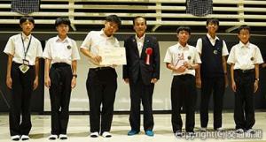 美里町長賞を受賞した成城中学校・成城高等学校鉄道研究部（宮城県美里町提供）