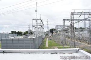 受送電設備が所狭しと並ぶ武蔵境交流変電所