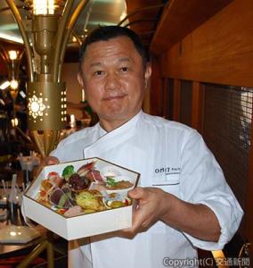 監修した食事をＰＲするＯＭＯ７高知の橋田料理長