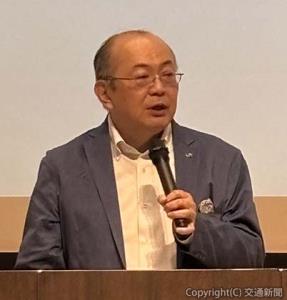 あいさつする樋口支社長