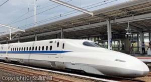 ８両編成化されて営業運転を開始するＮ７００系（ＪＲ西日本提供）