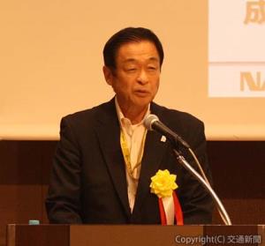 特別講演する平山氏