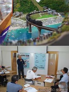 ㊤カメラマン越しに鉄橋をばく進する三重連列車  ㊦〝デコイチ乗り〟が語る講話・座談会
