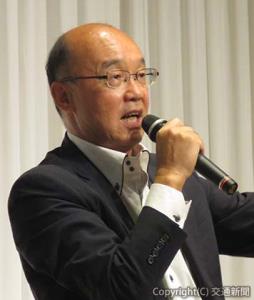 冒頭あいさつする桑村本部長
