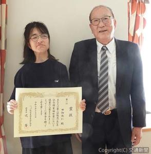 辻理事長（右）と田畑さん（鉄道身障者福祉協会提供）