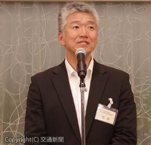 あいさつする平井委員長（日本鉄道サイバネティクス協議会提供）