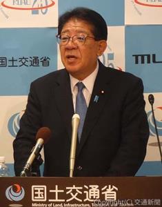 会見する金子新大臣