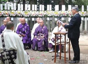 追悼の言葉を述べる倉坂社長（ＪＲ西日本提供）