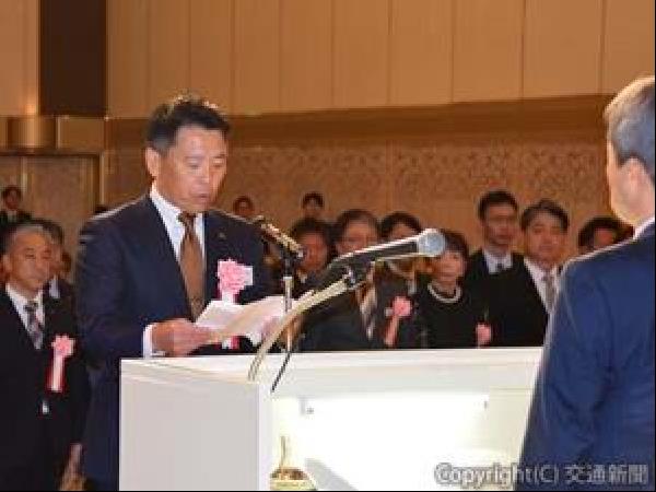 交通新聞 電子版｜JR九州 25年度特別功労章、功労章、効績章