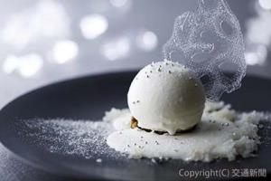 ホワイトチョコレートのスイーツ「スノードーム」（JR北海道ホテルズ提供） 