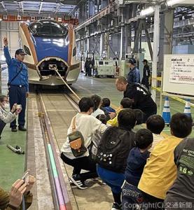 一般公開イベントの綱引き体験