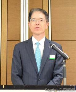 あいさつする太田社長