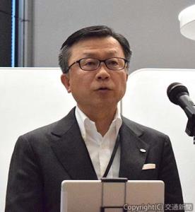 あいさつする阿部社長