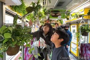 特別企画列車「のるるんグリーンパーク」の車内