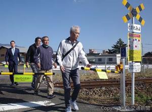 小城駅構内の第４種踏切に新置した簡易遮断器