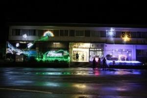 能生駅のイルミネーション点灯（えちごトキめき鉄道提供）