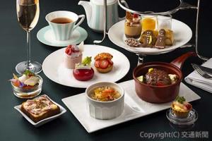 ロビーラウンジで提供する「クリスマスアフタヌーンティー　タイムレスエレガンス」のイメージ（東京ステーションホテル提供）