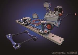 ヘーゲンシャイト社製の搬送台車（左）と脱線復旧機材（司機工提供） 