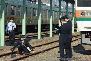 列車防護を行う運転士