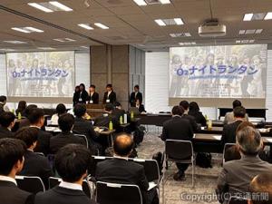 大阪駅ビル「イノゲート大阪」で開催された成果報告会。各学生たちが自由な発想でさまざまな課題解決案を提言した（ＪＲ西日本提供）
