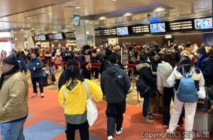 インバウンド客らでにぎわいをみせたＧＡＬＡ湯沢スキー場のインフォメーションセンター（ガーラ湯沢提供）