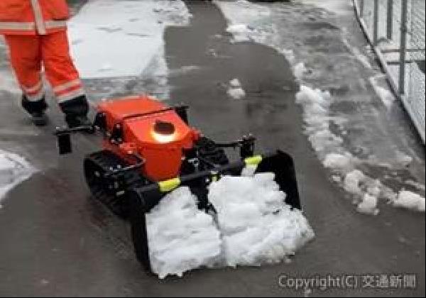 交通新聞 電子版｜JR西日本 駅ホーム除雪で新型除雪機 安全確保と 
