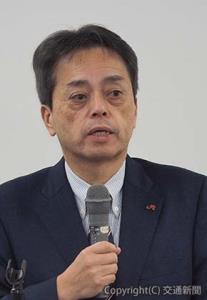 あいさつする古宮社長