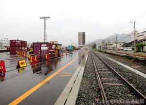 コンテナホームの拡幅工事が進む新南陽駅（ＪＲ貨物提供）