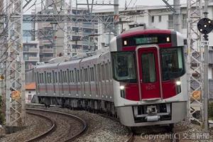西鉄が増備を進める９０００形（西日本鉄道提供）