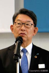 トップメッセージを述べる犬飼社長（JR貨物提供）