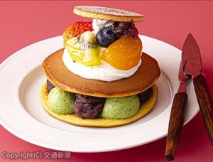 「プレミアムパンケーキ～抹茶とあんこの彩りフルーツ～」のイメージ（ＪＲ東日本クロスステーションデベロップメントカンパニー提供）
