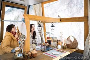 専用ゴンドラの車内（星野リゾート提供）