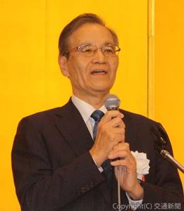 あいさつする大竹会長