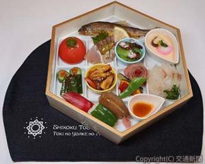 高知の旬の食材にこだわった特製皿鉢（さわち）料理＝８日のイメージ＝（ＪＲ四国提供）