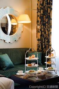 英国の老舗ファブリックブランド「ＬＩＢＥＲＴＹ（リバティ）」のコンセプトルームでストロベリーアフタヌーンティーを楽しめる宿泊プランを設定＝イメージ＝（東京ステーションホテル提供）